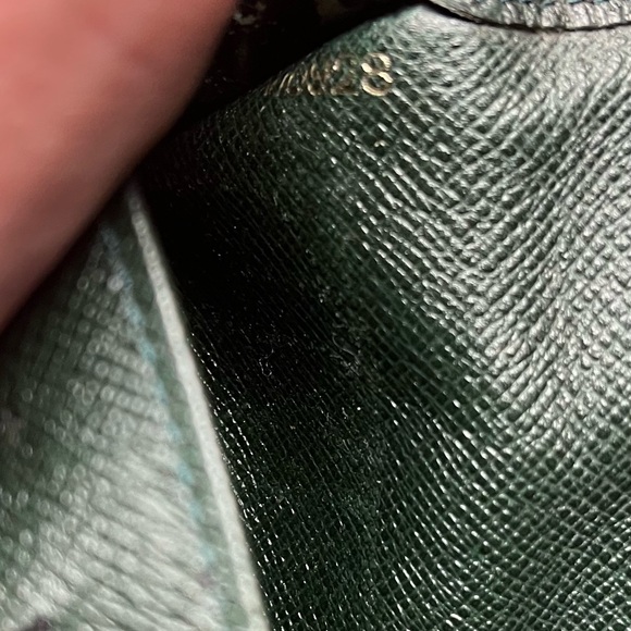 Louis Vuitton Porte Valeurs Taiga Leather Green Bifold Wallet - Unisex - Picture 13 of 13